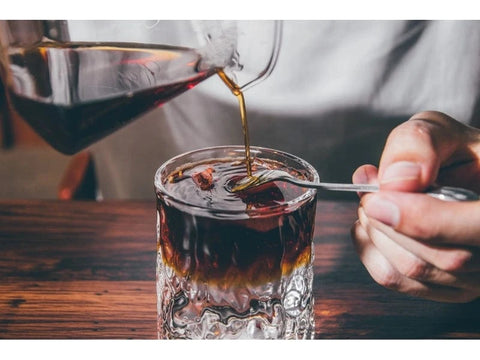 difference of hot and cold water in instant coffee